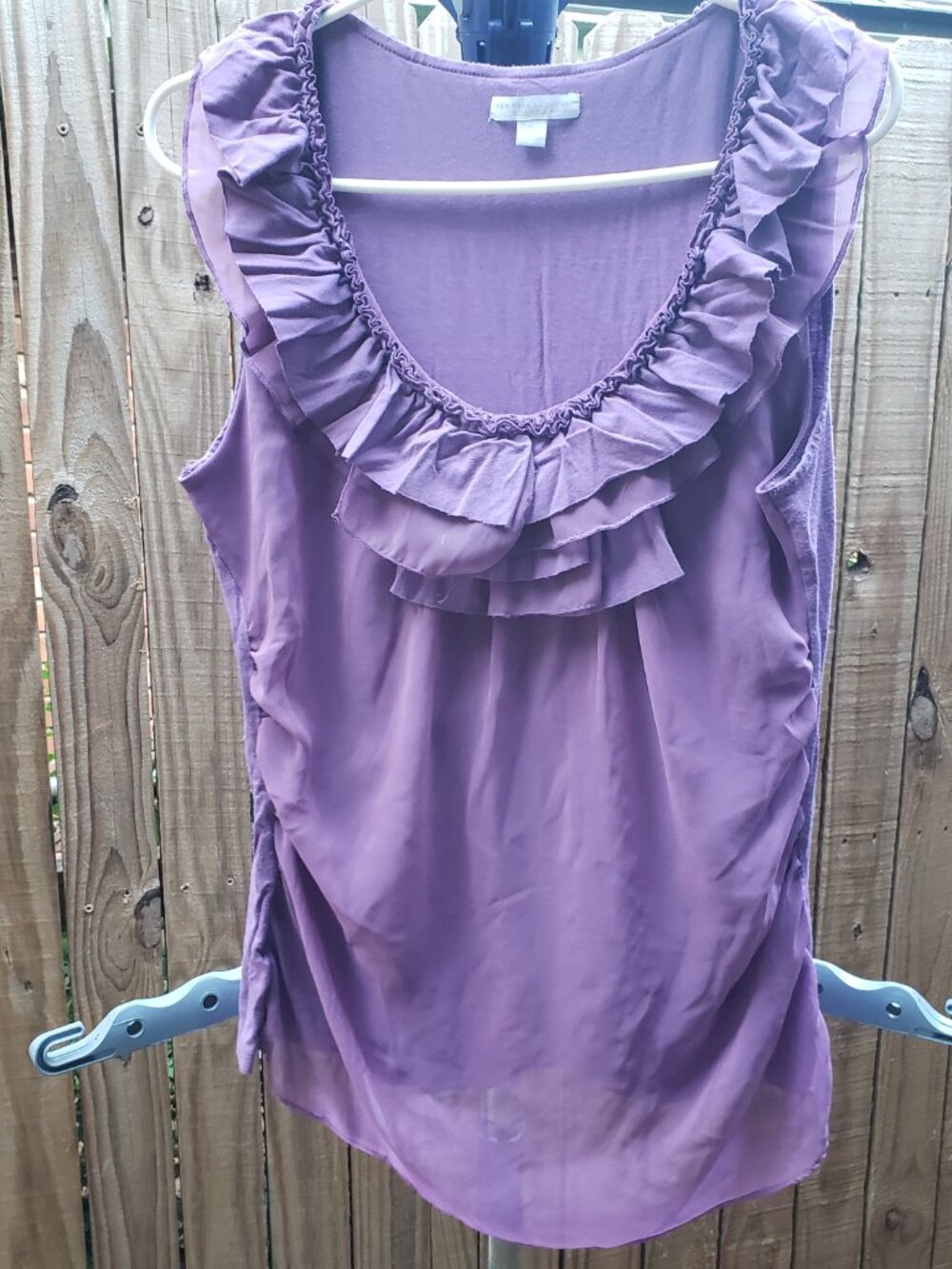 EUC NEW YORK & CO. lively lavender tee blouse ruffle collar light overlay (XL)